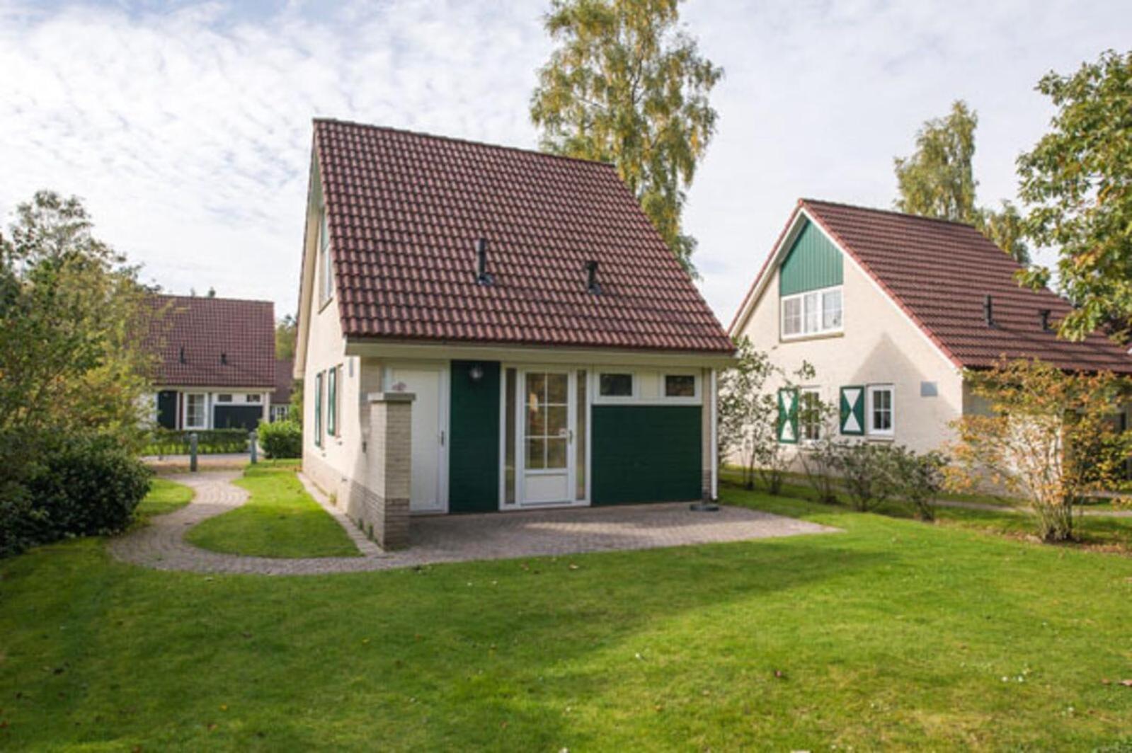 Bungalow - 6 Personen Gelegen In De Nabije Omgeving Van Avonturenpark Hellendoorn En De Prachtige Sallandse Heuvelrug En Eelerberg Exterior photo