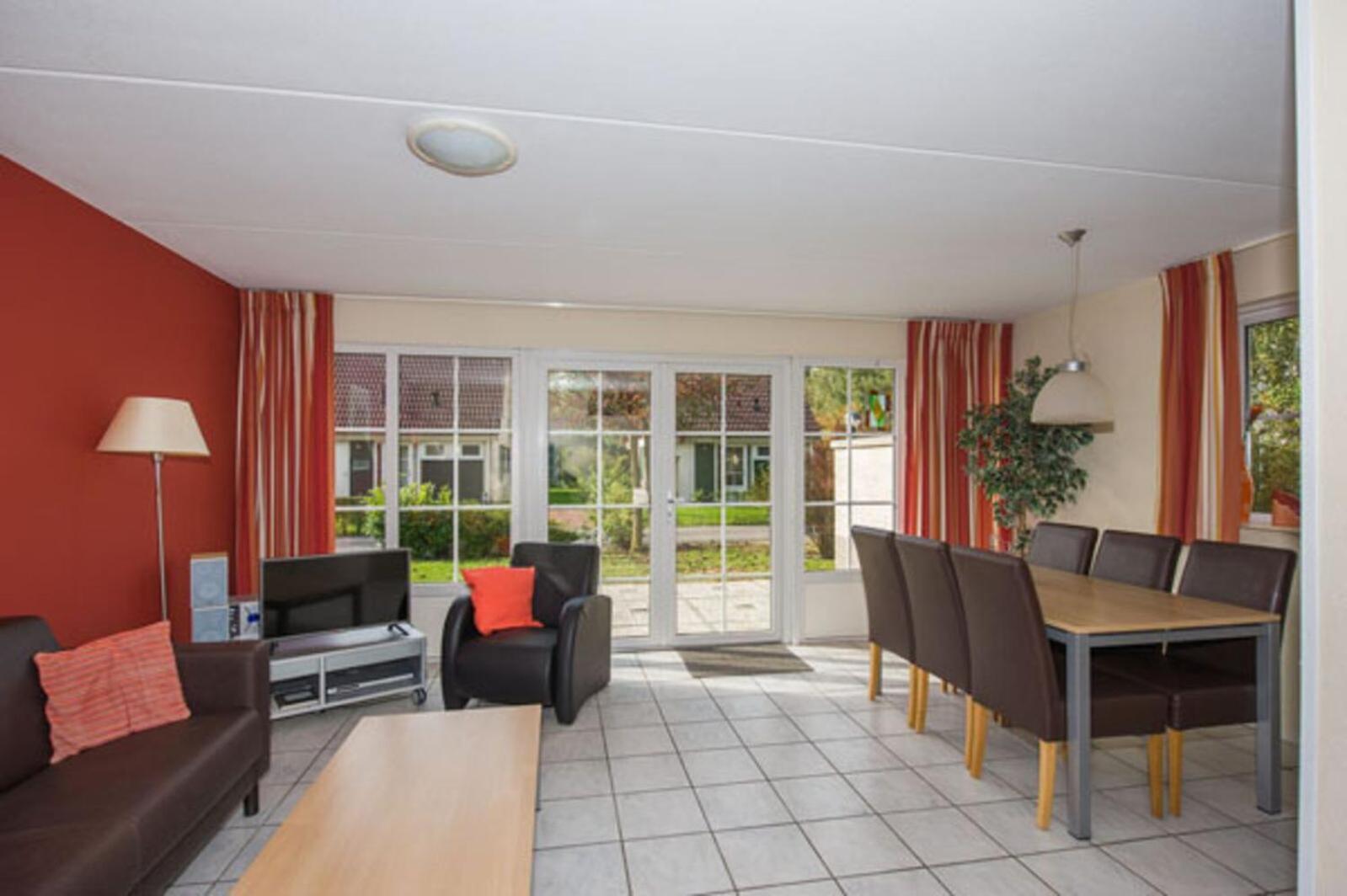 Bungalow - 6 Personen Gelegen In De Nabije Omgeving Van Avonturenpark Hellendoorn En De Prachtige Sallandse Heuvelrug En Eelerberg Exterior photo