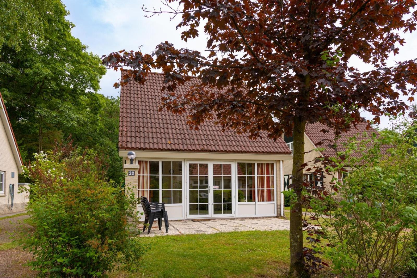 Bungalow - 6 Personen Gelegen In De Nabije Omgeving Van Avonturenpark Hellendoorn En De Prachtige Sallandse Heuvelrug En Eelerberg Exterior photo