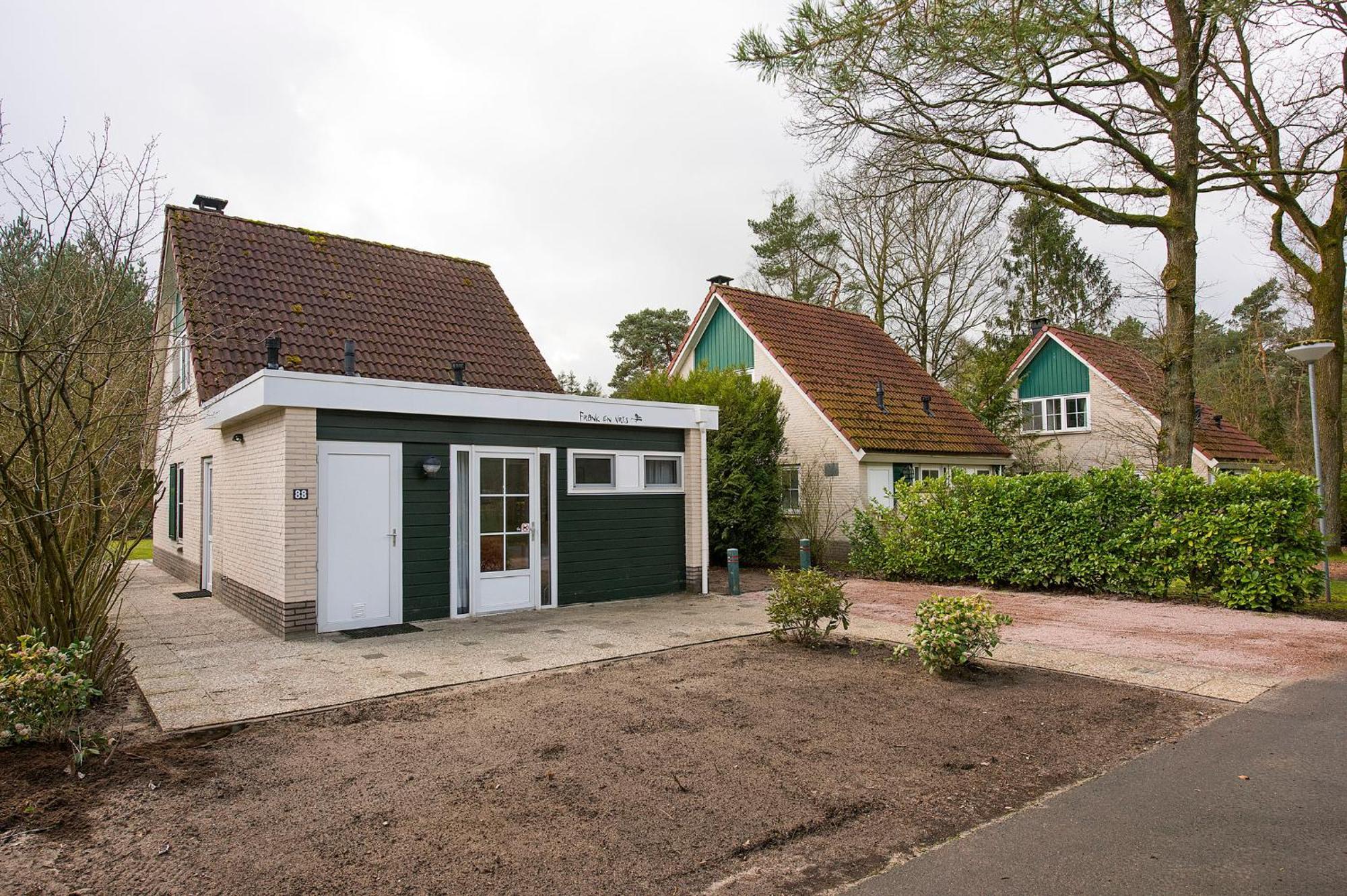 Bungalow - 6 Personen Gelegen In De Nabije Omgeving Van Avonturenpark Hellendoorn En De Prachtige Sallandse Heuvelrug En Eelerberg Exterior photo